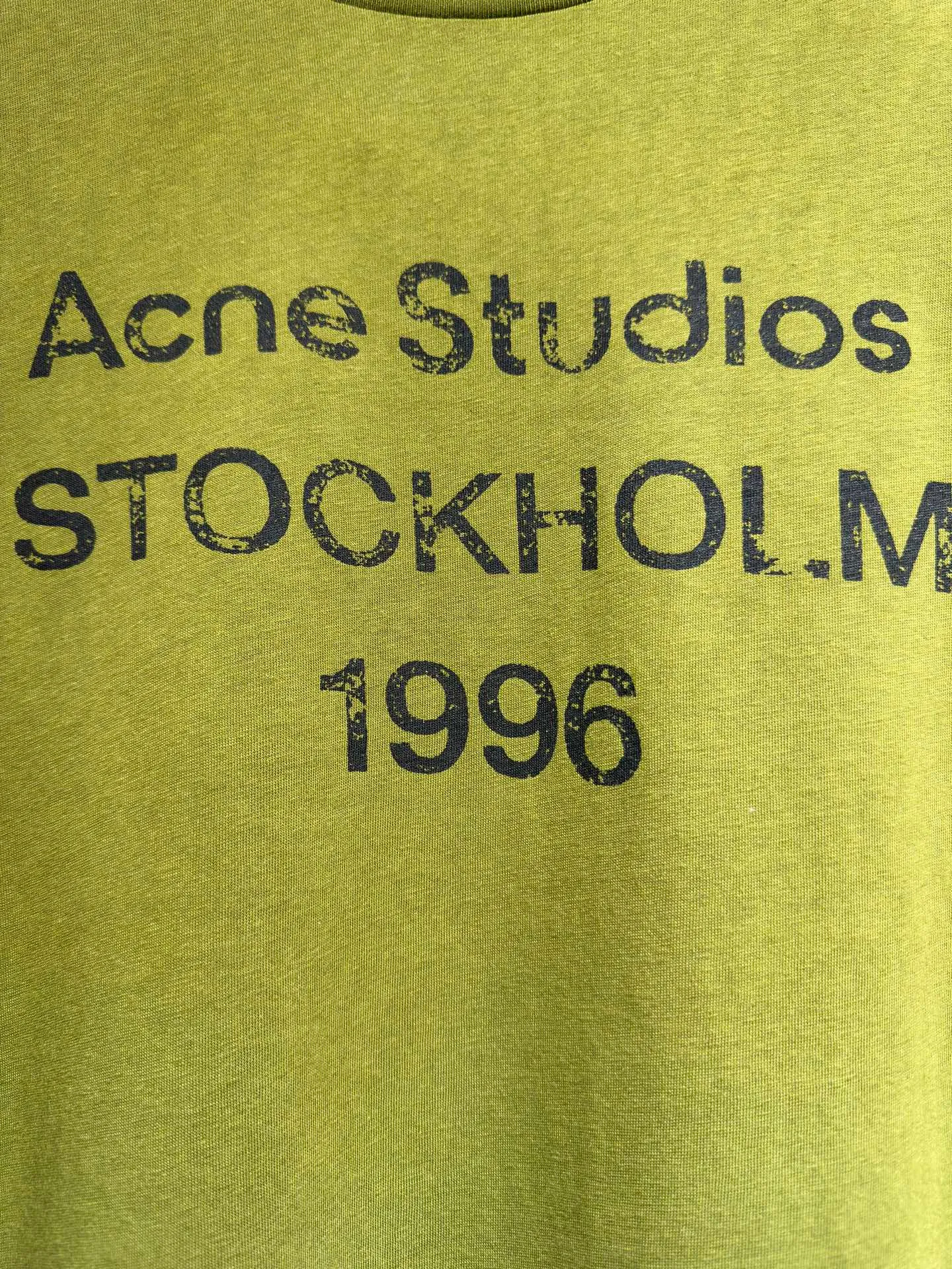 The highest version of Acne Studios long-sleeved Series distressed, dirty and mud-dyed long-sleeved T-shirts. The long-sleeved T-shirts with stir-fried colors and distressed edges are not picky. The snowflake cotton fabric feels soft and smooth and is not easy to wash. The fabric has been processed so it is sturdier than the quality ones in the counter. It can be used as sun protection clothing in summer. The same fabric as the original one is relatively thin. The feel and count are in place. The fried yellowing effect is cool. The printing effect is also in place. Details are online for comparison. 1 color four codes #long sleeve t-shirt # #acne Color: White, Black, Light Blue, Light Pink, Purple, Green Size: S M LXL